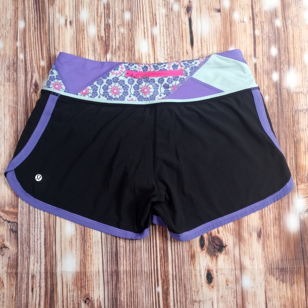 LULULEMON GROOVY RUN FLORAL SHORT BLACK/ QUILT/ POWER PURPLE, SIZE 6 - Picture 4 of 13